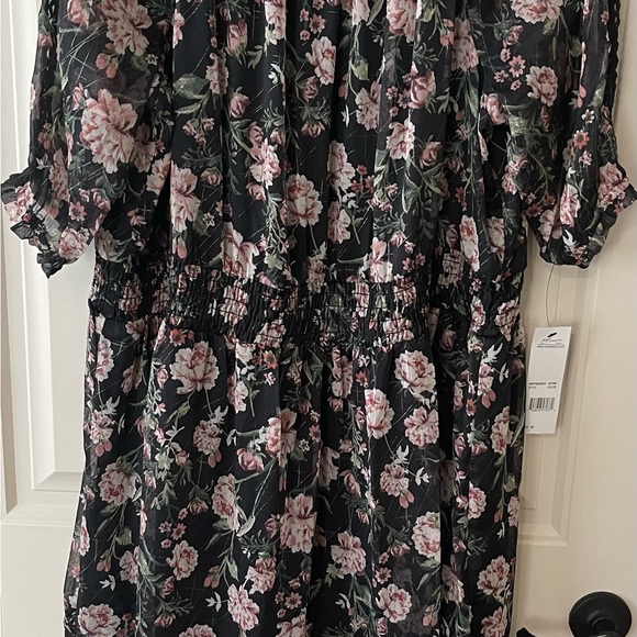 NY Collection Plus Size Floral Dress - Picture 5 of 6